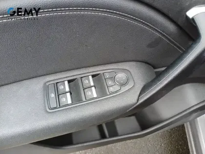 Photo 13 Renault Captur  E-Tech full hybrid 145