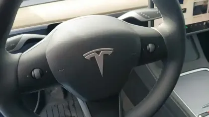 Photo 61 Tesla Model Y  Standard RWD