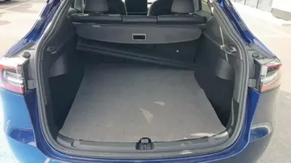 Photo 52 Tesla Model Y  Standard RWD