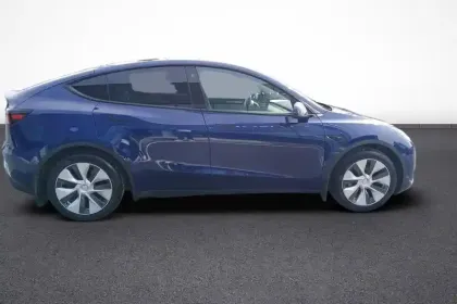 Photo 50 Tesla Model Y  Standard RWD