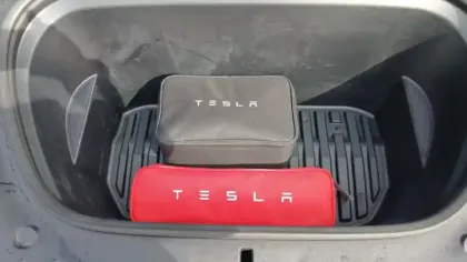 Photo 59 Tesla Model Y  Standard RWD
