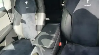 Photo 9 Tesla Model Y  Grande Autonomie 