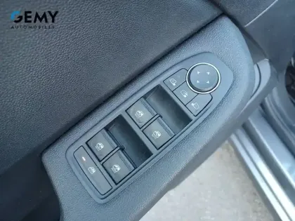 Photo 11 Renault Clio  E-Tech full hybrid 145