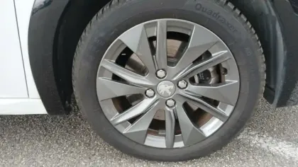 Photo 12 Peugeot 208 Gén. II Ph1 NG GT 5