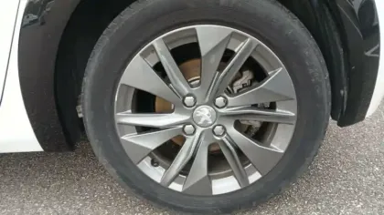 Photo 14 Peugeot 208 Gén. II Ph1 NG GT 5