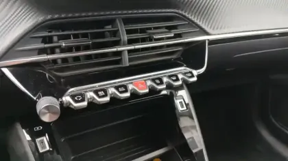 Photo 34 Peugeot 208  Electrique 50 kWh 136ch