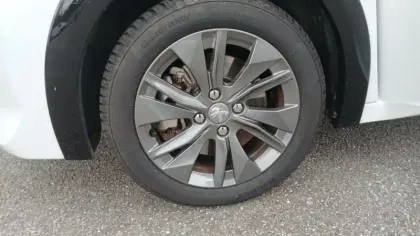 Photo 29 Peugeot 208  Electrique 50 kWh 136ch