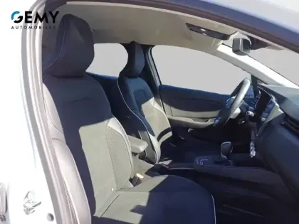 Photo 8 Renault Clio  E-Tech 140