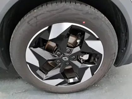 Photo 15 Renault Captur  E-Tech full hybrid 145 ch