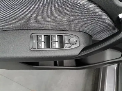 Photo 27 Renault Captur  E-Tech full hybrid 145 ch