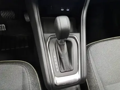 Photo 35 Renault Captur  E-Tech full hybrid 145 ch