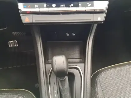 Photo 36 Renault Captur  E-Tech full hybrid 145 ch