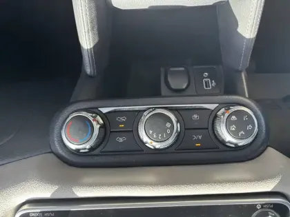 Photo 39 Nissan Micra  IG-T 92