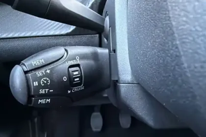 Photo 17 Peugeot 208  PureTech 75 S&S BVM5