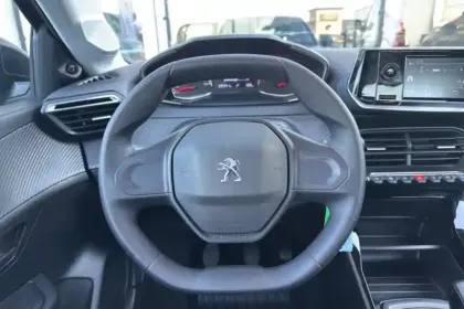 Photo 11 Peugeot 208  PureTech 75 S&S BVM5