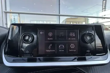 Photo 15 Peugeot 208  PureTech 75 S&S BVM5