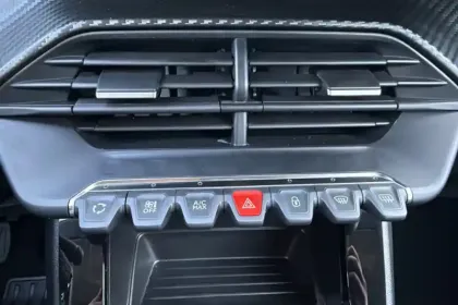 Photo 16 Peugeot 208  PureTech 75 S&S BVM5