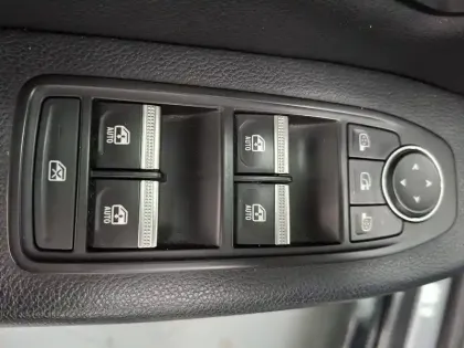 Photo 31 Renault Megane  E-Tech EV60 220 ch super charge