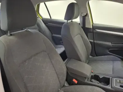 Photo 18 Volkswagen Golf  1.5 eTSI OPF 150 DSG7