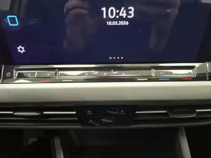 Photo 45 Volkswagen Golf  1.5 eTSI OPF 150 DSG7