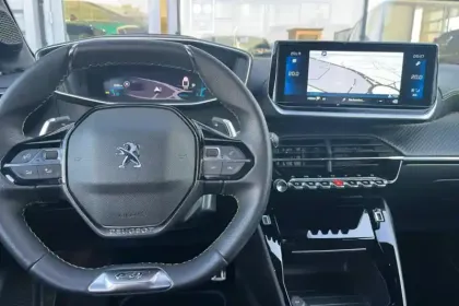 Photo 15 Peugeot 208  PureTech 100 S&S EAT8