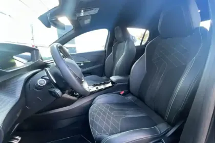 Photo 12 Peugeot 208  PureTech 100 S&S EAT8