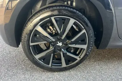 Photo 10 Peugeot 208  PureTech 100 S&S EAT8