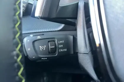 Photo 24 Peugeot 208  PureTech 100 S&S EAT8