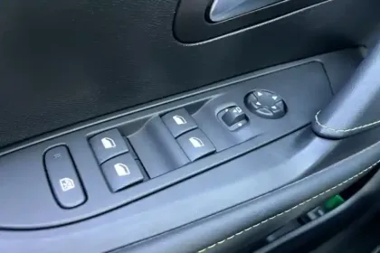 Photo 23 Peugeot 208  PureTech 100 S&S EAT8