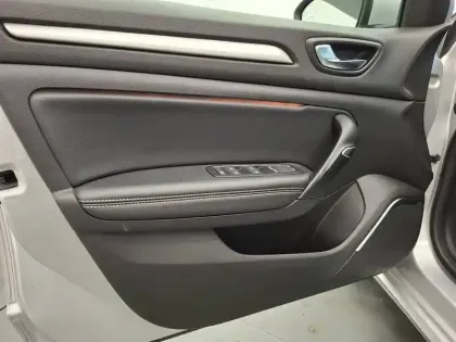 Photo 20 Renault Megane Mégane IV Berline Blue dCi 115 EDC