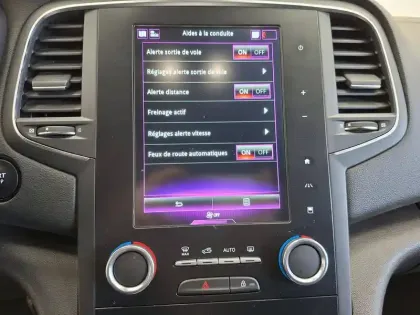 Photo 37 Renault Megane Mégane IV Berline Blue dCi 115 EDC