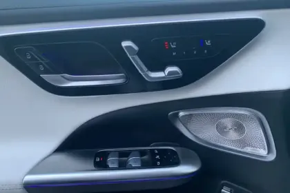 Photo 41 Mercedes Classe C  300 e 9G-Tronic e-Hybrid EQ