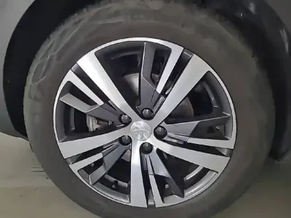 Photo 12 Peugeot 5008  PureTech 130ch S&S EAT8