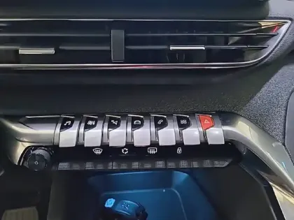 Photo 23 Peugeot 5008  PureTech 130ch S&S EAT8