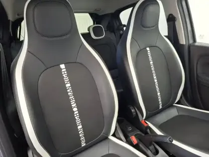 Photo 29 Renault Twingo  III E-Tech