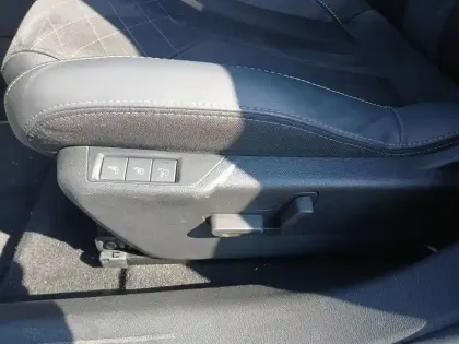 Photo 21 Peugeot 208  Electrique 50 kWh 136ch