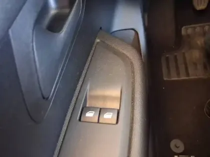 Photo 37 Peugeot 208 Gén. II Ph1 NG Like 5