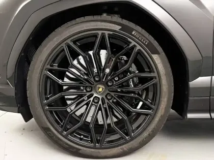 Photo 10 Lamborghini Urus  4.0 V8 800ch BVA8