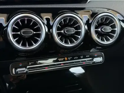 Photo 27 Mercedes CLA Coupé 200 d AMG Line