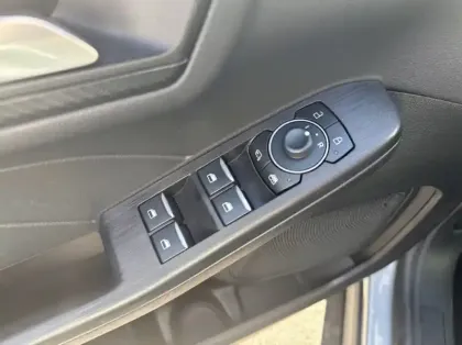 Photo 5 Ford Kuga 2.5 Duratec 180ch Hybrid FlexiFuel ST-Line Powershift