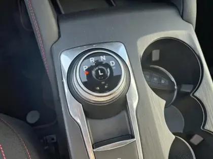 Photo 7 Ford Kuga 2.5 Duratec 180ch Hybrid FlexiFuel ST-Line Powershift