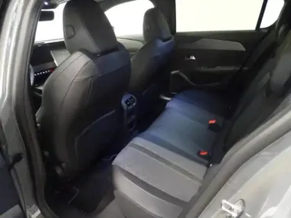 Photo 11 Peugeot 308  1.2 Hybrid 145ch GT e-DCS6