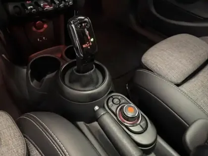 Photo 14 Mini Mini  5 Portes One 102ch Edition Greenwich BVA7 109g