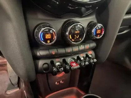 Photo 13 Mini Mini  5 Portes One 102ch Edition Greenwich BVA7 109g