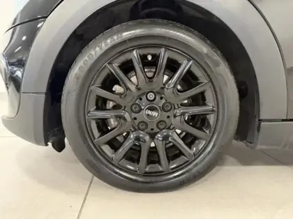 Photo 8 Mini Mini  5 Portes One 102ch Edition Greenwich BVA7 109g