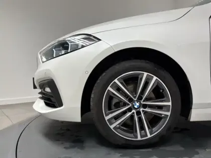 Photo 8 BMW Serie 1 Série 1 116iA 109ch Business Design DKG7
