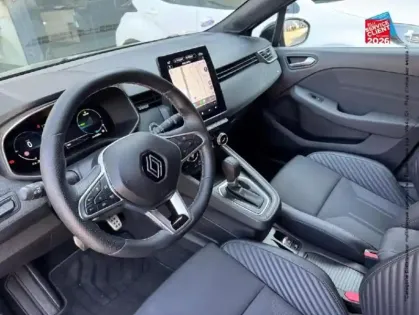Photo 14 Renault Clio  1.6 E-Tech 145ch full hybrid esprit Alpine - 24 GPS