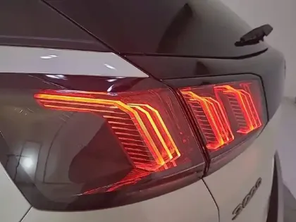 Photo 16 Peugeot 3008  Hybrid 225 e-EAT8