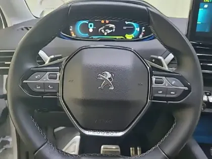 Photo 8 Peugeot 3008  Hybrid 225 e-EAT8