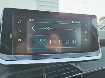 Photo 23 Peugeot 208  PureTech 75 S&S BVM5